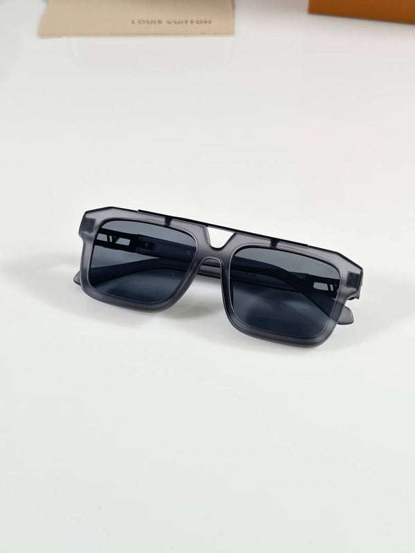 Louis Vuitton_121_Grey