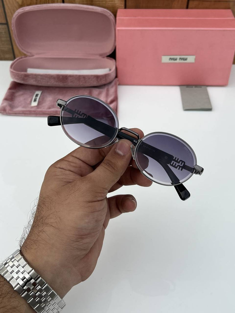Miu_miu_1423_black_shaded