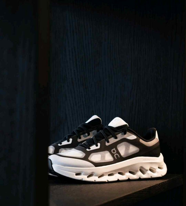 On Cloud tilt Running Remix Black Ivory