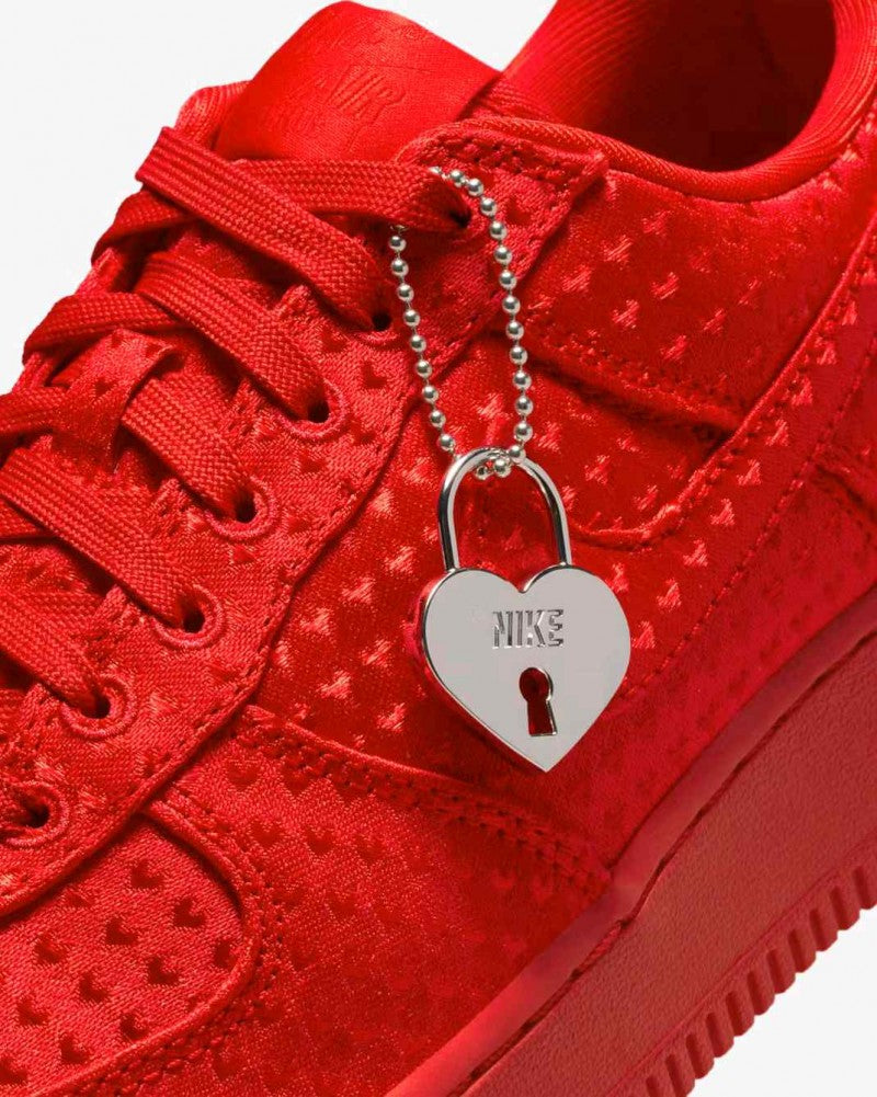 Nike AIR FORCE 1 RETRO VALENTINES DAY