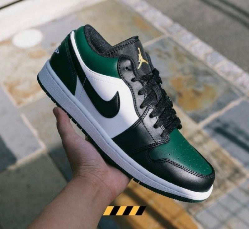 Nike air jordan retro 1 low green toe...