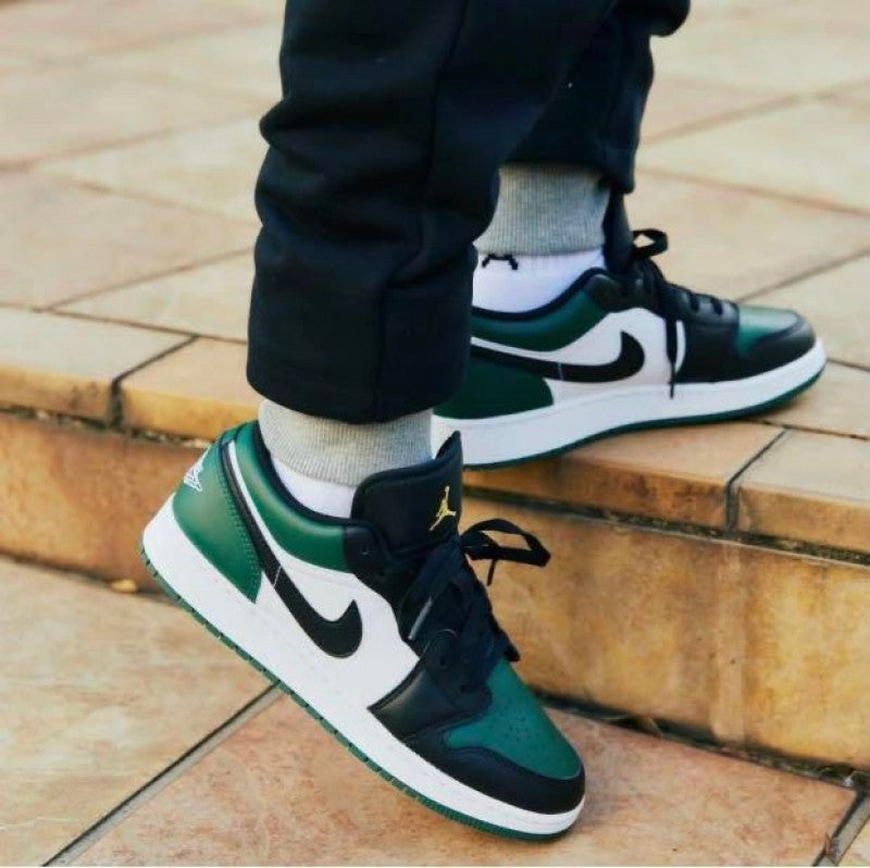 Nike air jordan retro 1 low green toe...