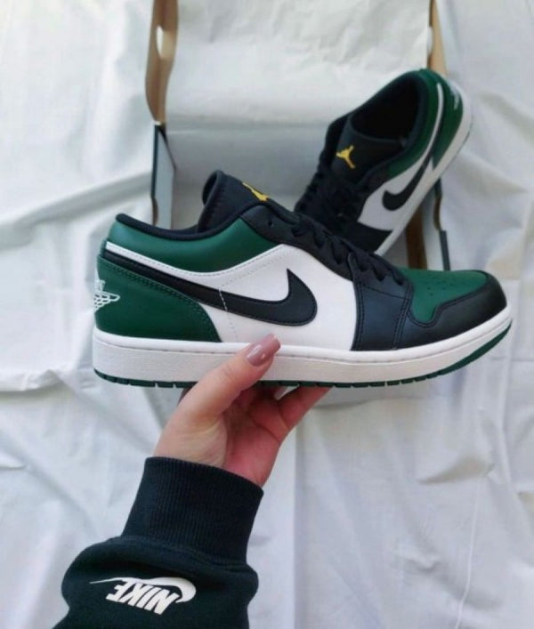 Nike air jordan retro 1 low green toe...