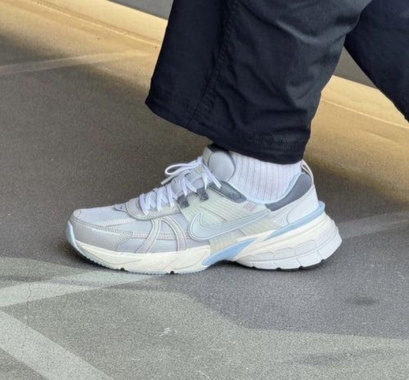 Nike V2K LIGHT BONE METALLIC PLATINUM WOMEN