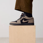 Jordan 1 Low SE Olive Grey Black 674