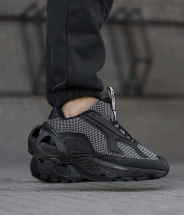 Adidas Wonder Runner All Black
