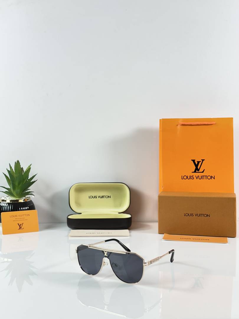 Louis Vuitton 2295 Gold Black
