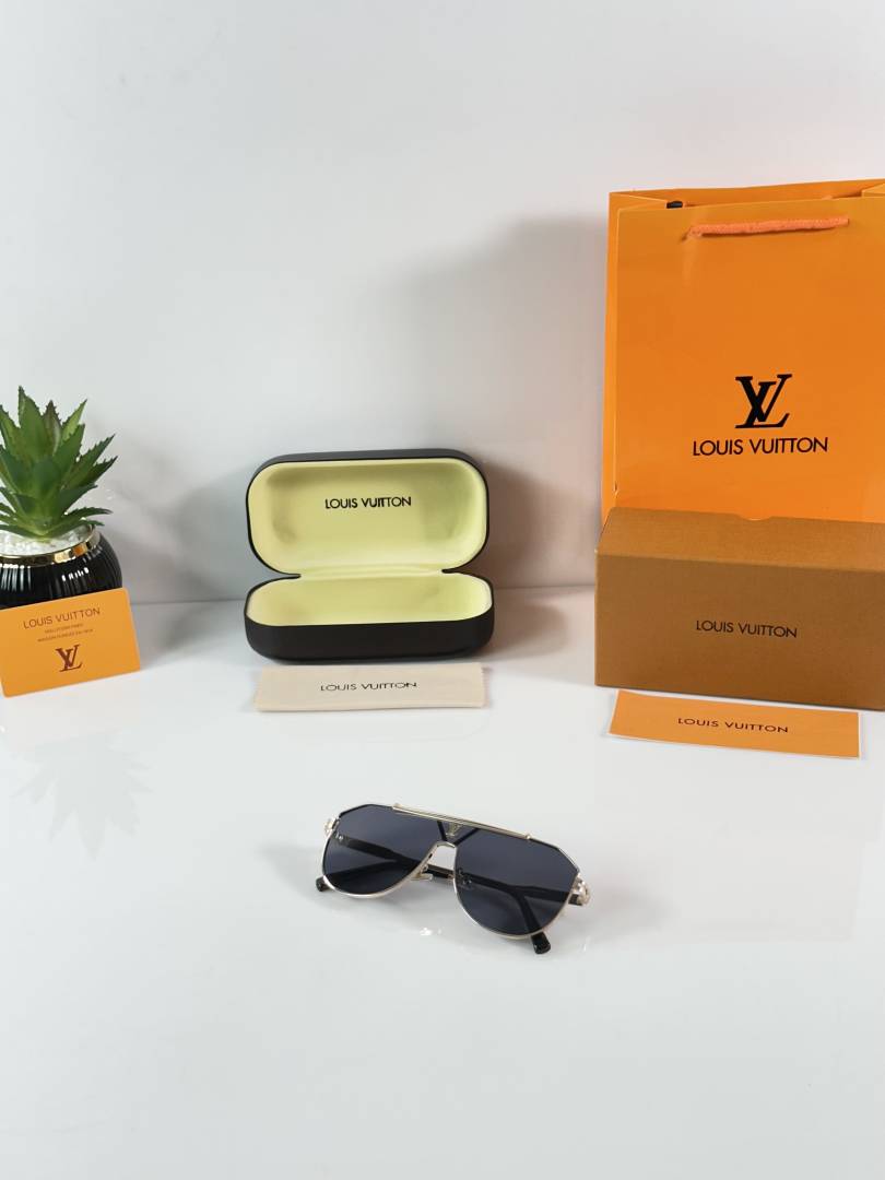 Louis Vuitton 2295 Gold Black