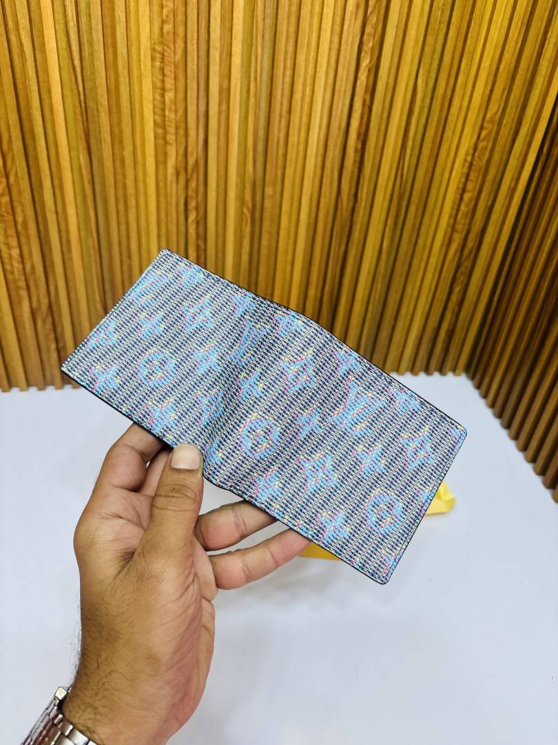 122 LV LOIUS VUTTON PREMIUM QUALITY WALLET
