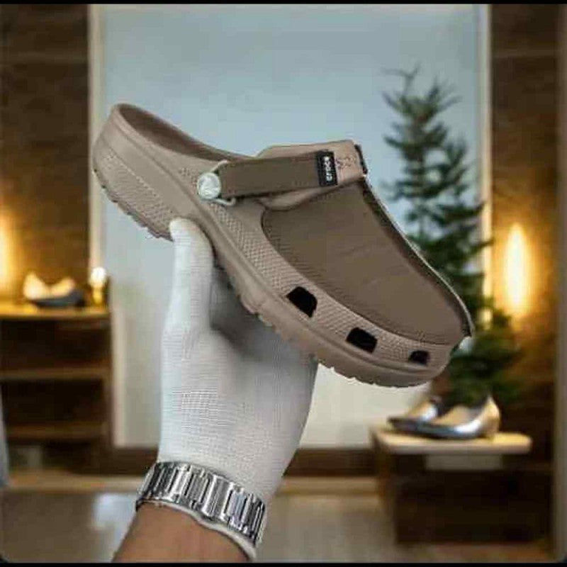 Crocs YUKON CLOG TAN