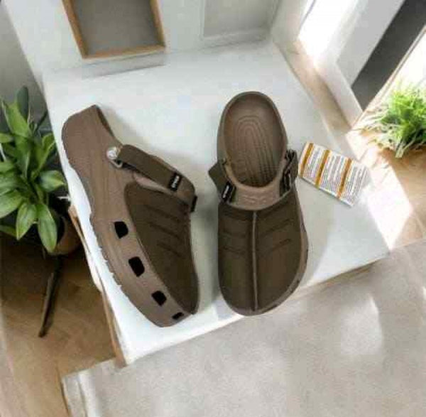 Crocs YUKON CLOG TAN