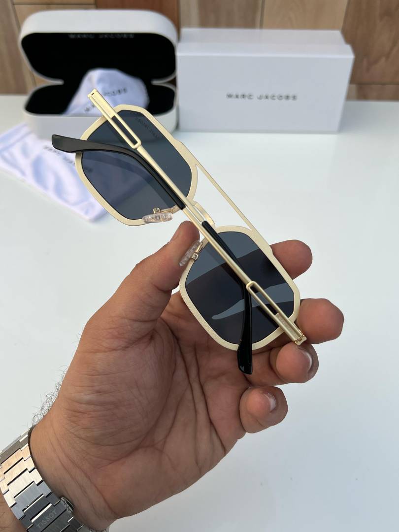 Marc_jacobs_518_gold_black