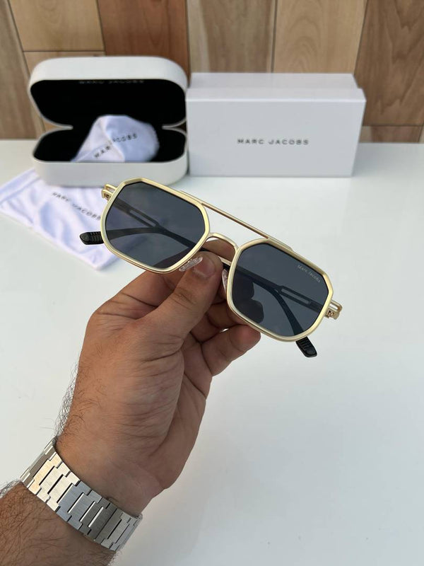 Marc_jacobs_518_gold_black