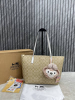 Coach_Light-Ap-White_Fiona_Top_ZipperTote_With_OriginalBox_TeddyDisneyCharm_DustCoverPacking