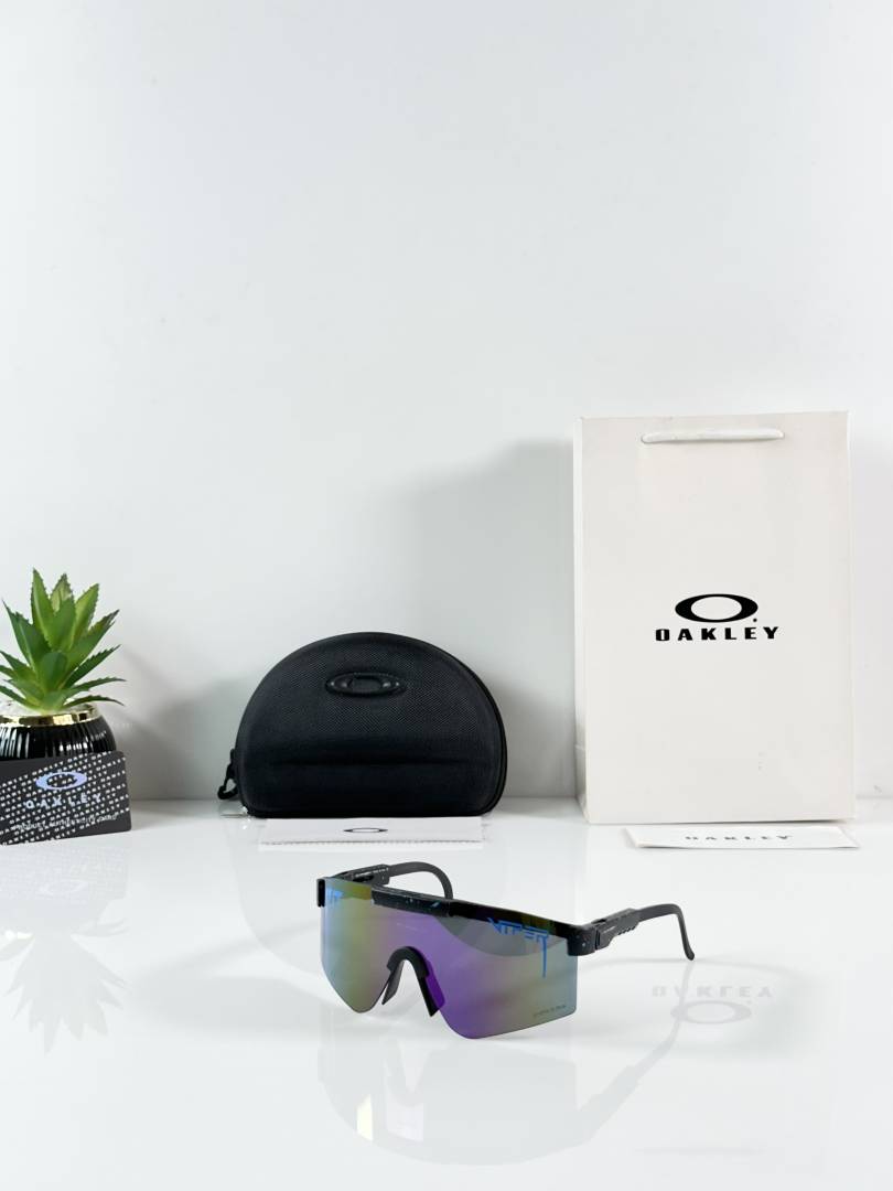 Oakley C4 Black Revo
