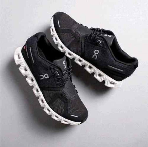 On Running Cloud 5 Black White 951