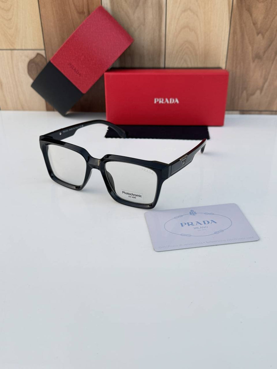 Prada_16_black_plano