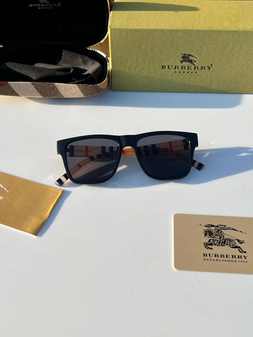 Burberry 4395 glossy black
