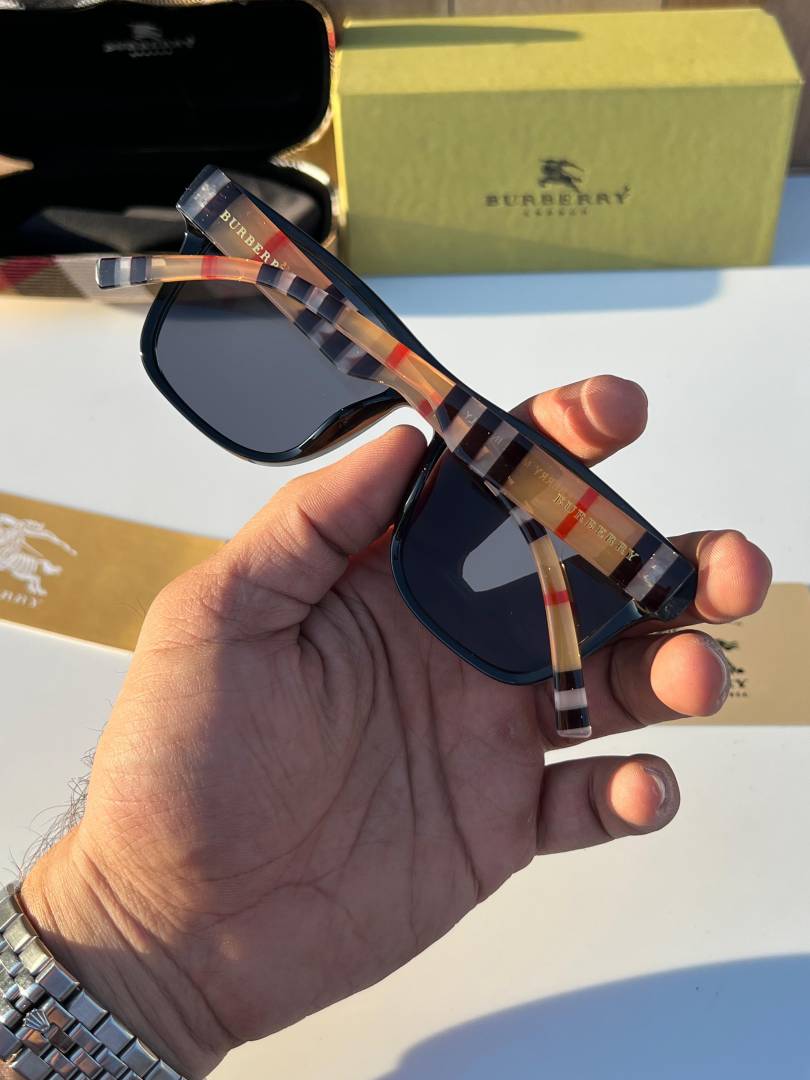Burberry 4395 glossy black