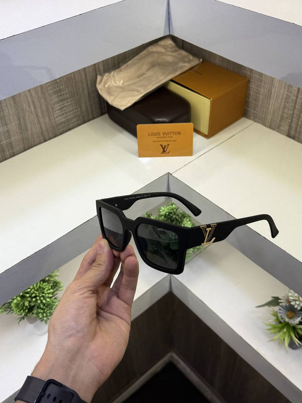 Louis Vuitton 88082 BlackGold Glossy
