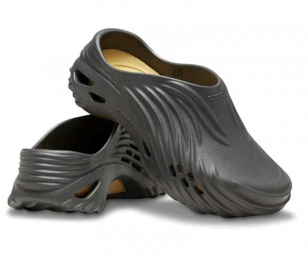 Crocs Echo Wave Clogs Black Sand