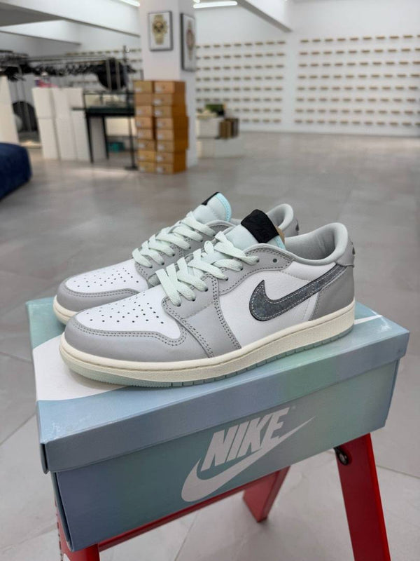 Nike AIR JORDAN 1 LOW YEAR OF THE SNAKE2025