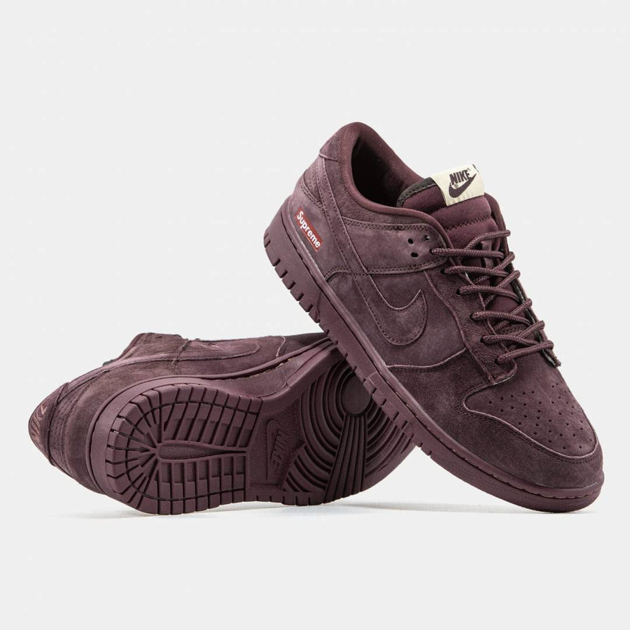 Sb dunk low pro X supreme Burgundy 699