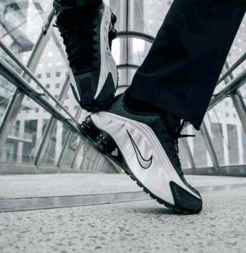 Nike shox R4 preto prata 2280