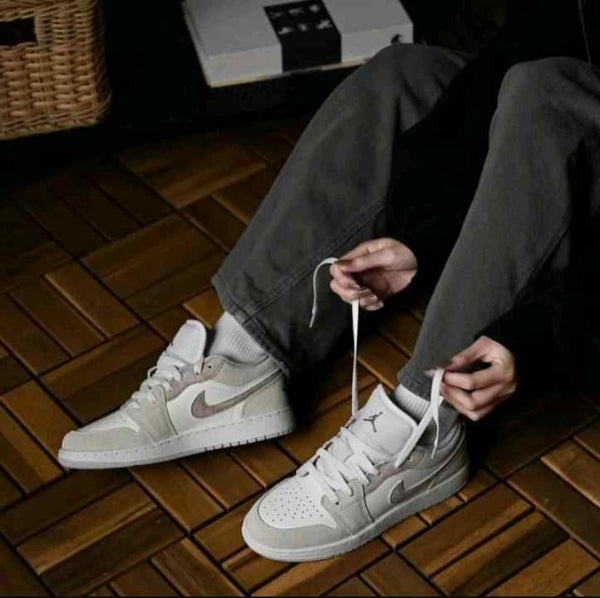 Nike Air Jordan 1 Low SE Legend Light Brown