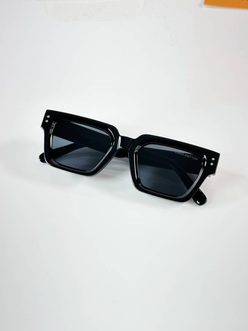 LV 8263 Black