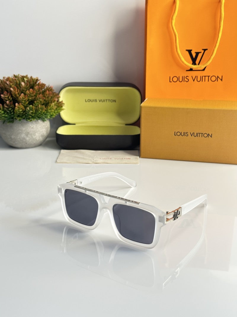 LV 121 Ice Black