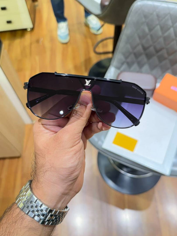 Louis vuitton 22295 black shaded
