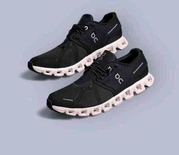 On Running Cloud 5 Black White 2547