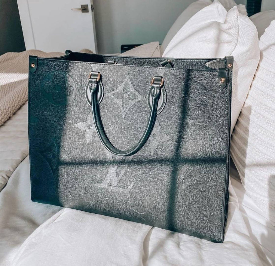 Louis Vuitton_OntheGo_Medium_Tote_With_DustCover