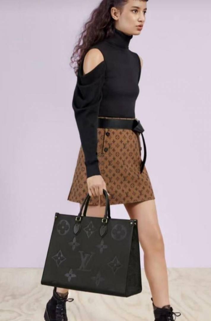 Louis Vuitton_OntheGo_Medium_Tote_With_DustCover
