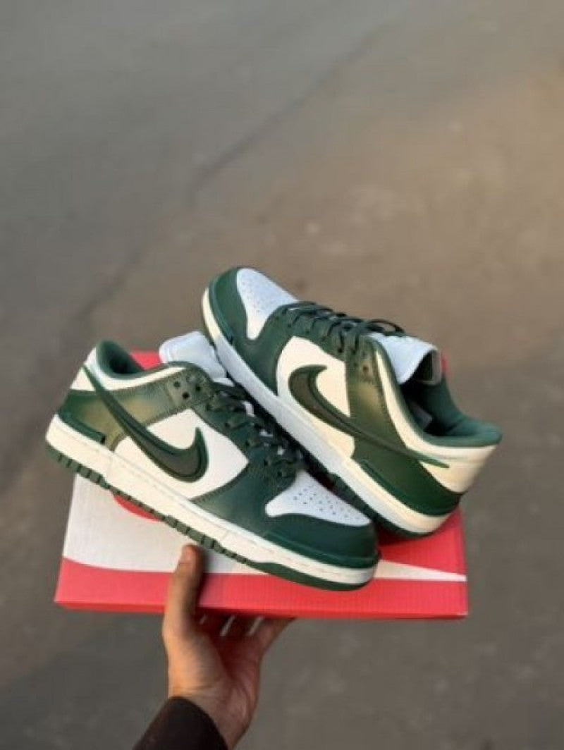 Nike sb dunk low varsity green