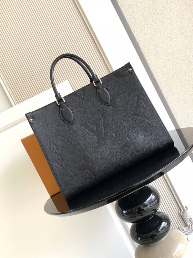 Louis Vuitton_CB_OntheGo_MM_Medium_Shoulder_Tote_With_DustCover