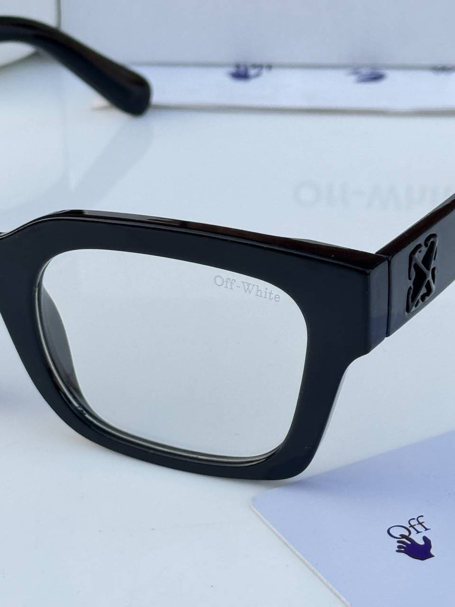 Off whit 126 black plano