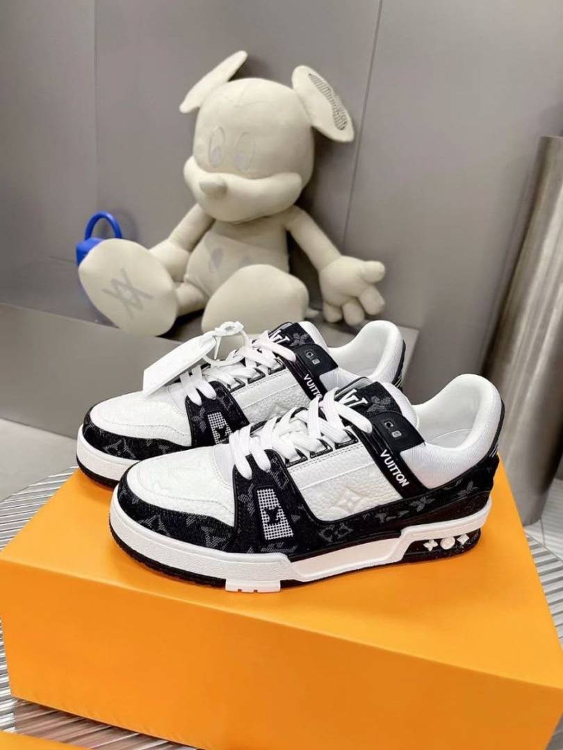 Louis VUITTON TRAINER BLACK WHITE