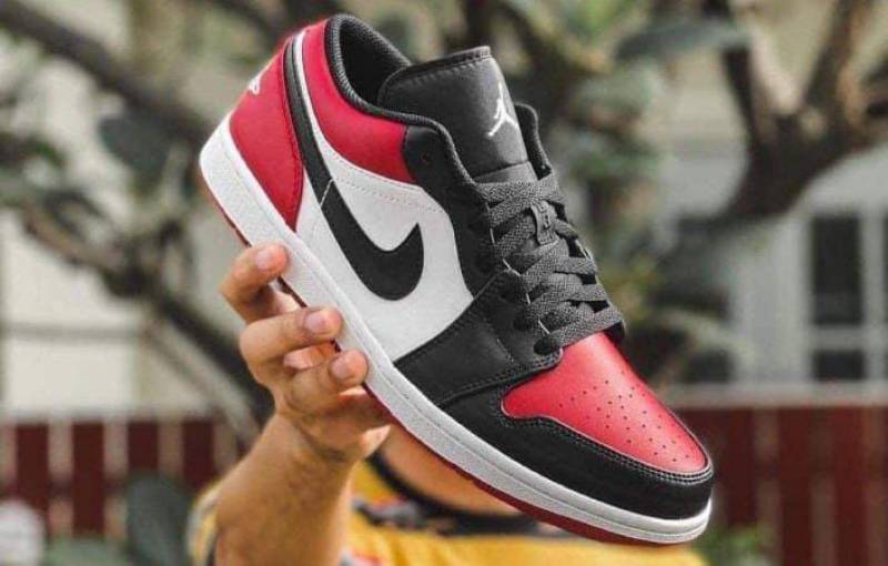 Nike Air Jordan Retro 1 Low Bred Toe