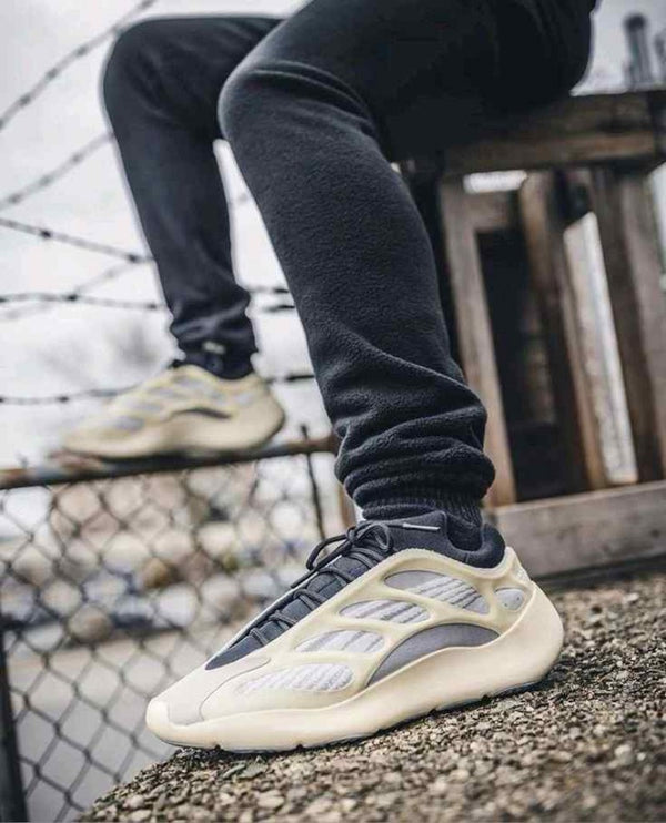 Adiddass. Yeezy 700 V3 Azael