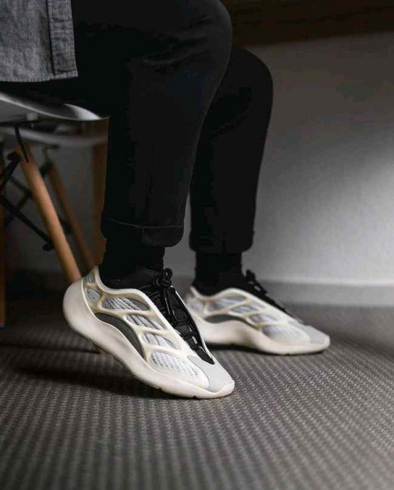 Adiddass. Yeezy 700 V3 Azael