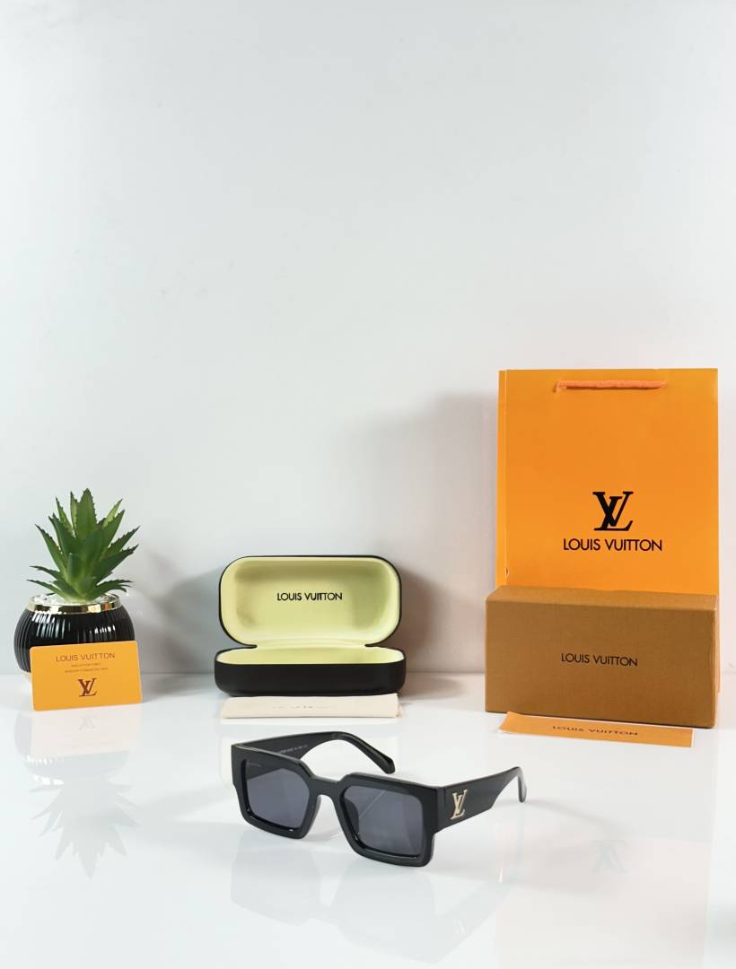 Louis Vuitton 0646 Black