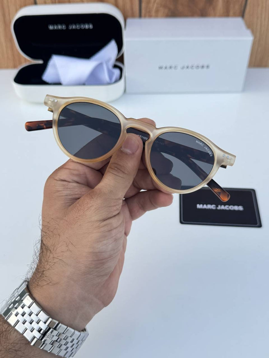 Marcjacobs1103_peach_tiger_black