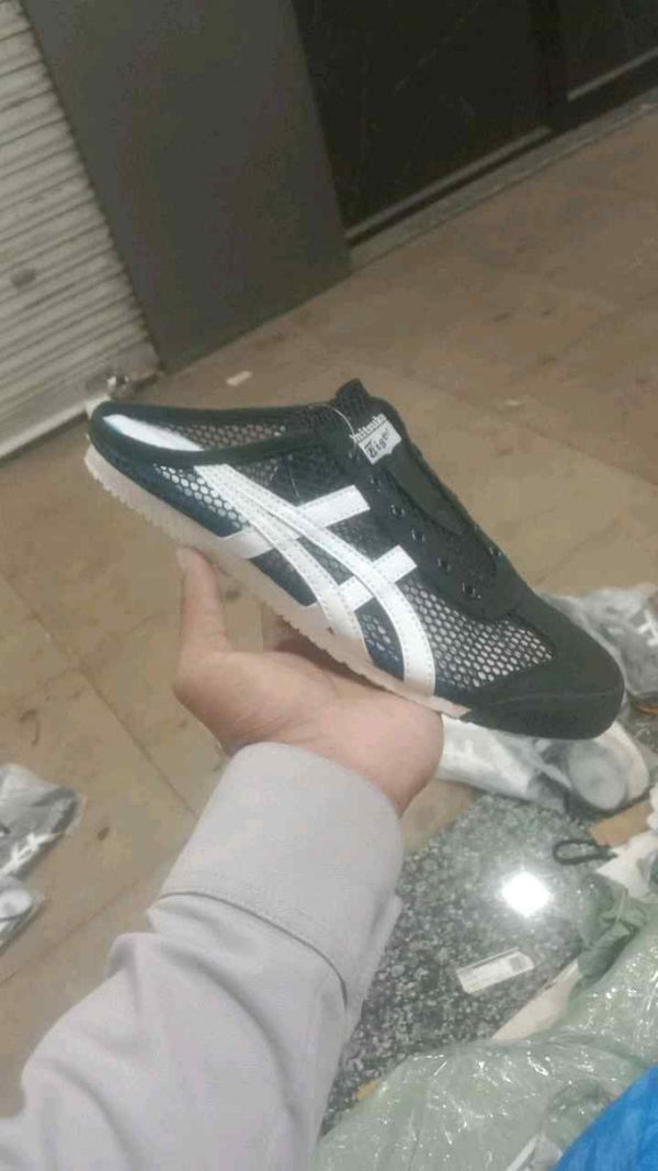 onitskaa. tigerr Mexico 66 Sabot White Black