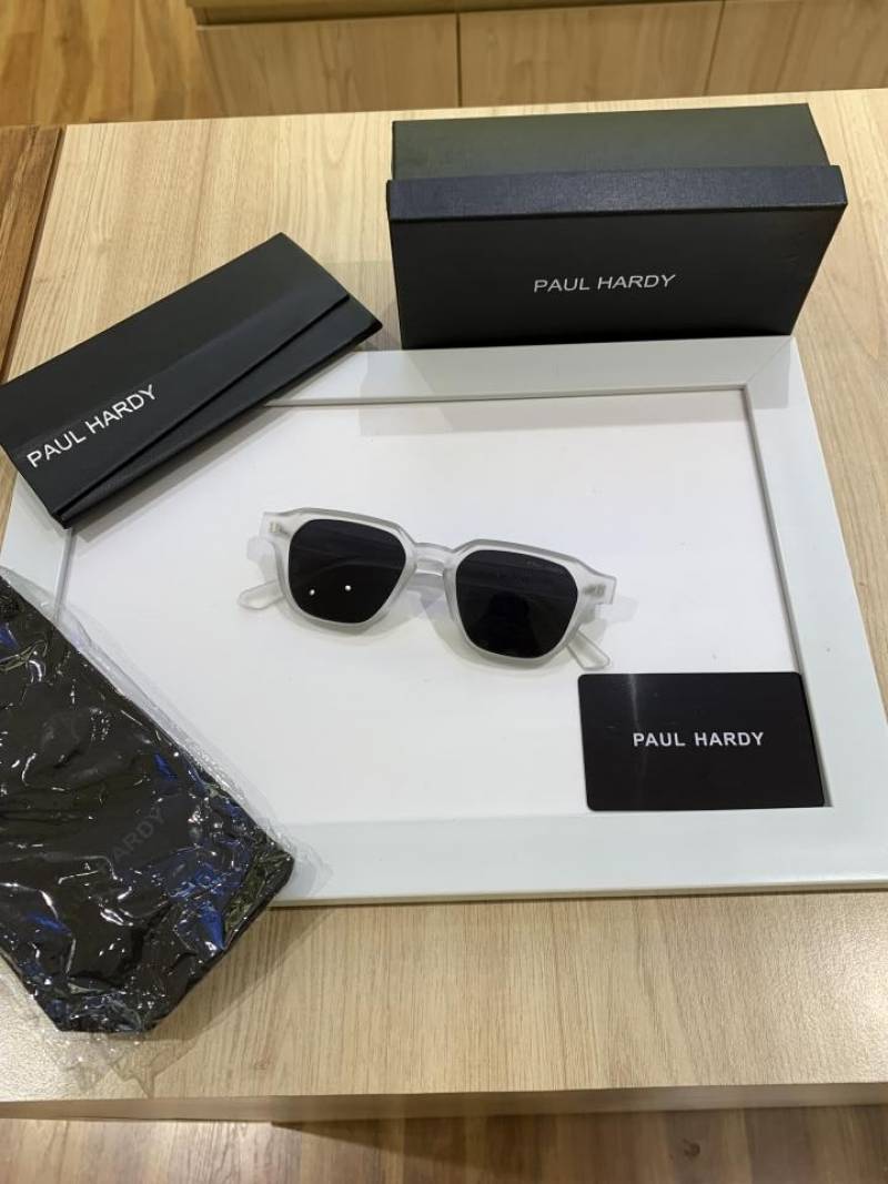 Paul hardy Y05 white black