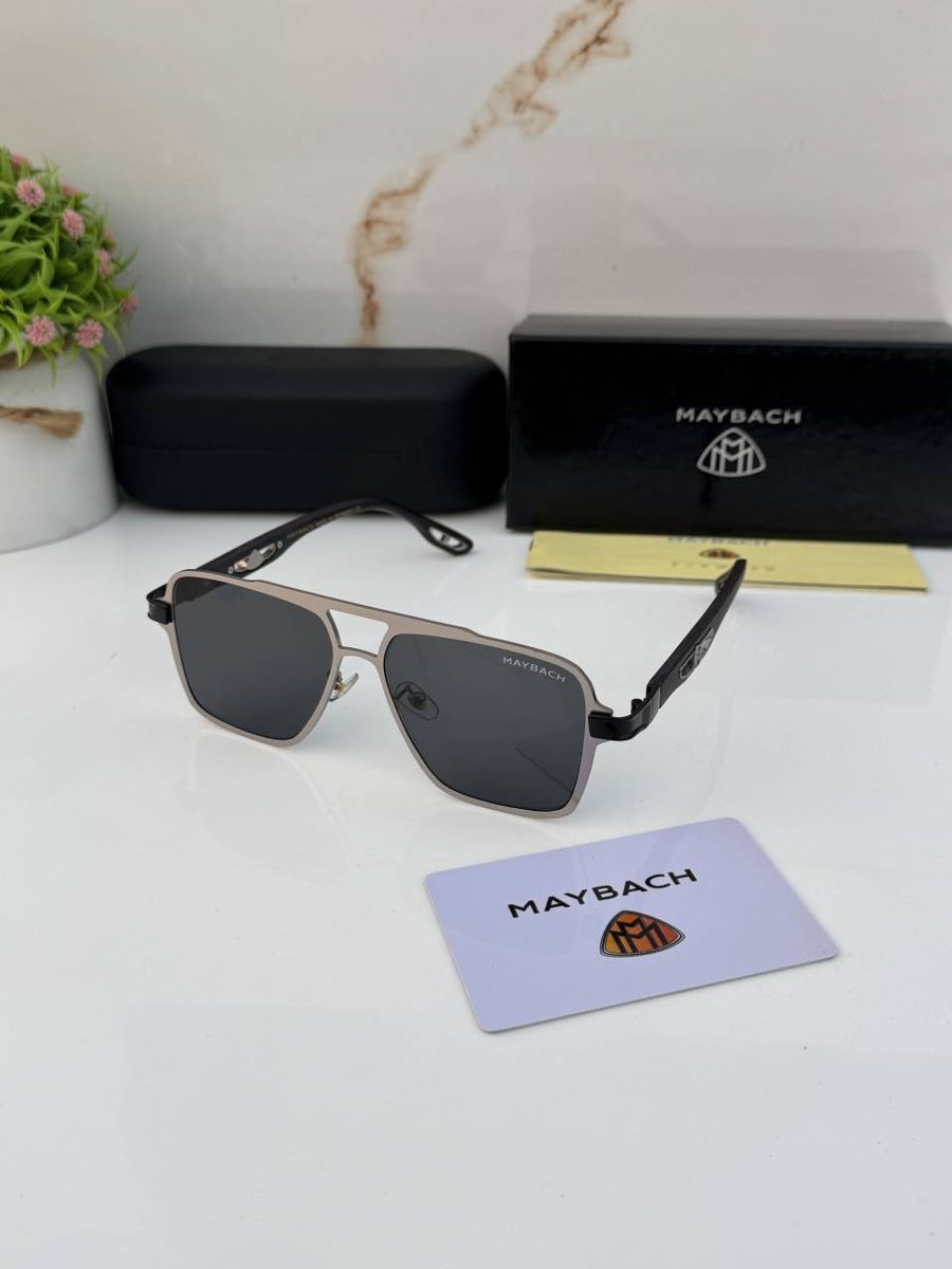 Maybach_72372_silver_black