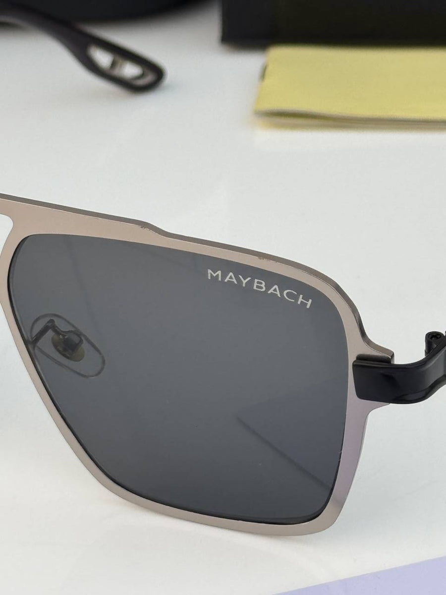 Maybach_72372_silver_black