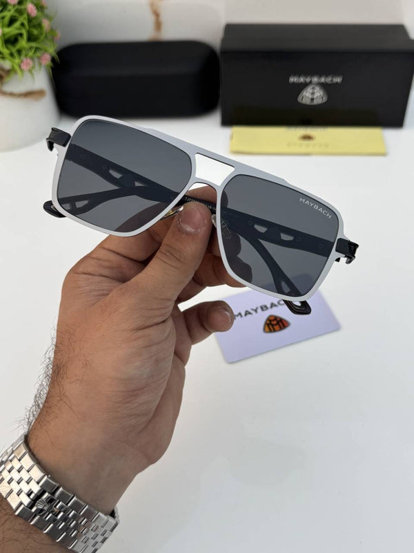 Maybach_72372_silver_black