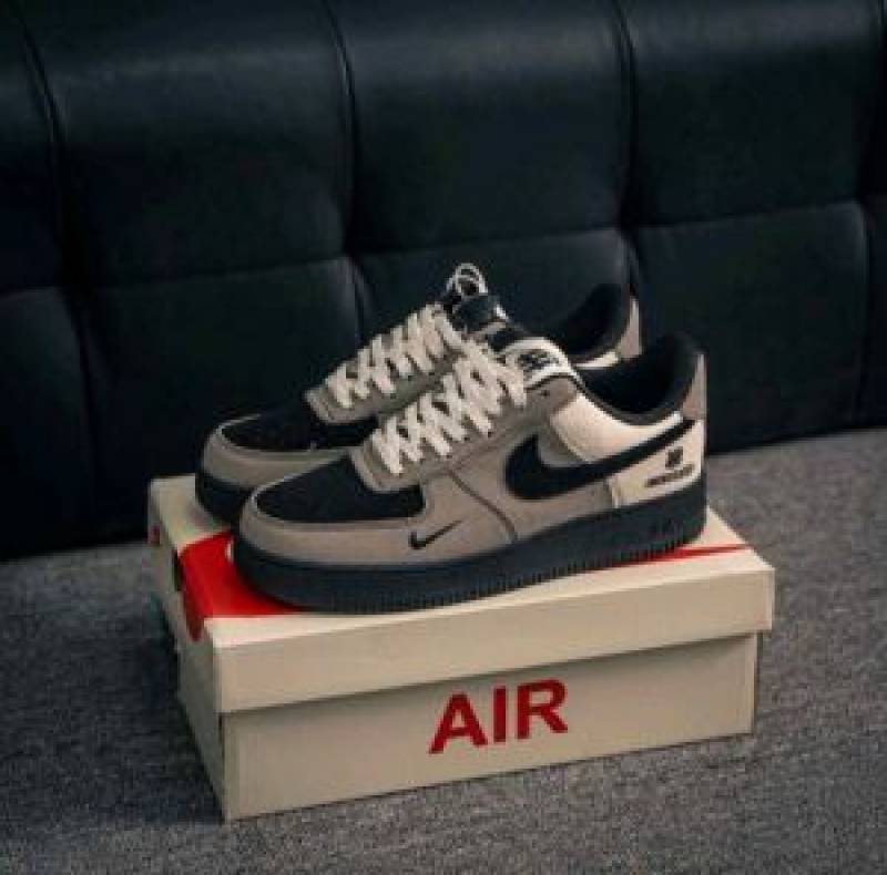 Airforce 1 Low X Undefeated 608